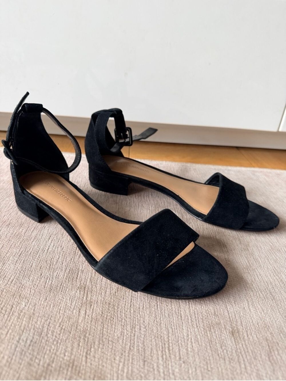 Banana Republic Black Suede Ankle Strap Sandals Size 7.5 - Picture 1 of 4